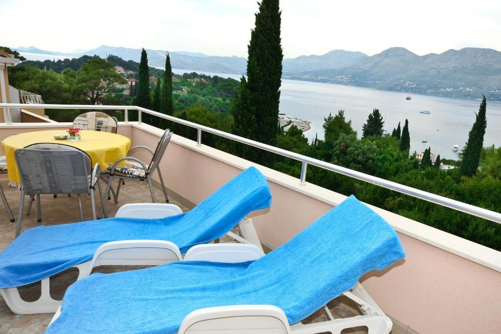 Ana * Cavtat